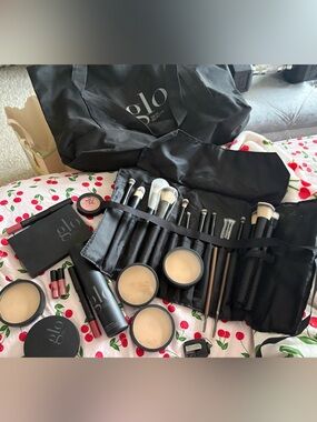 Glo Beauty Makeup & Professional Brush Kit with Black Brush Roll & Black Tote
